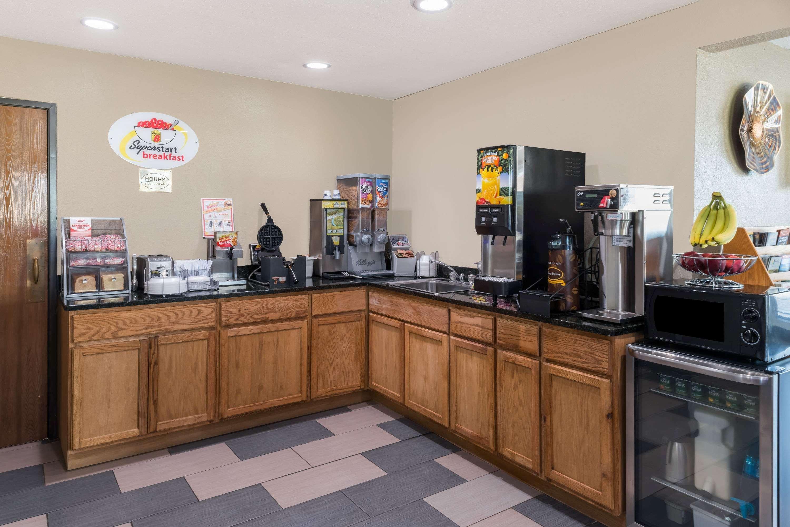Super 8 By Wyndham Okawville Exterior foto